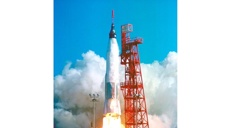 Start des Raumschiffs Friendship 7 mit John Glenn an Bord. Start des Raumschiffs Friendship 7 mit John Glenn an Bord.