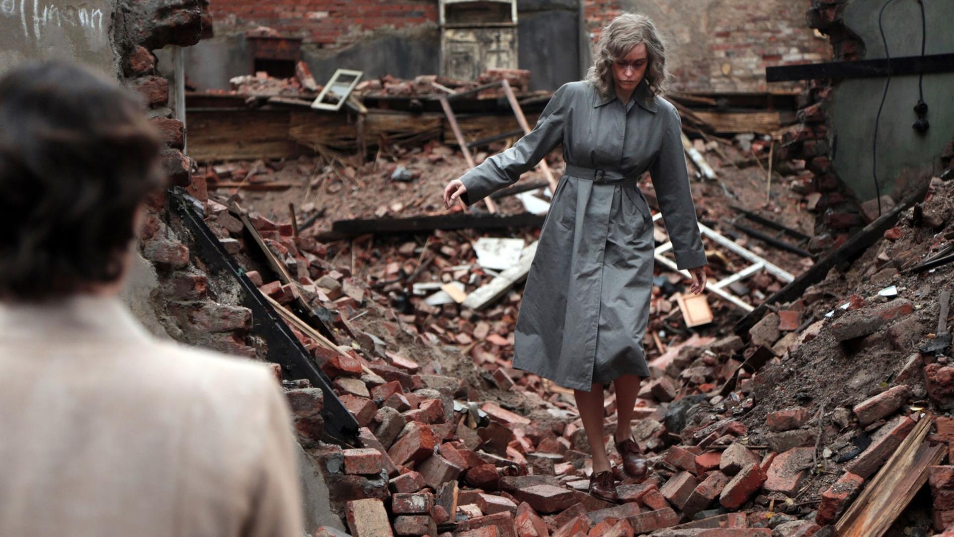 Nina Hoss als Nelly Lenz in einer Szene des Films "Phoenix" (undatierte Filmszene). Das Drama wird als Weltpremiere beim International Film Festival in Toronto (TIFF) vorgestellt und kommt am 25. September 2014 in die deutschen Kinos. Nina Hoss als Nelly Lenz in einer Szene des Films "Phoenix" (undatierte Filmszene). Das Drama wird als Weltpremiere beim International Film Festival in Toronto (TIFF) vorgestellt und kommt am 25. September 2014 in die deutschen Kinos.