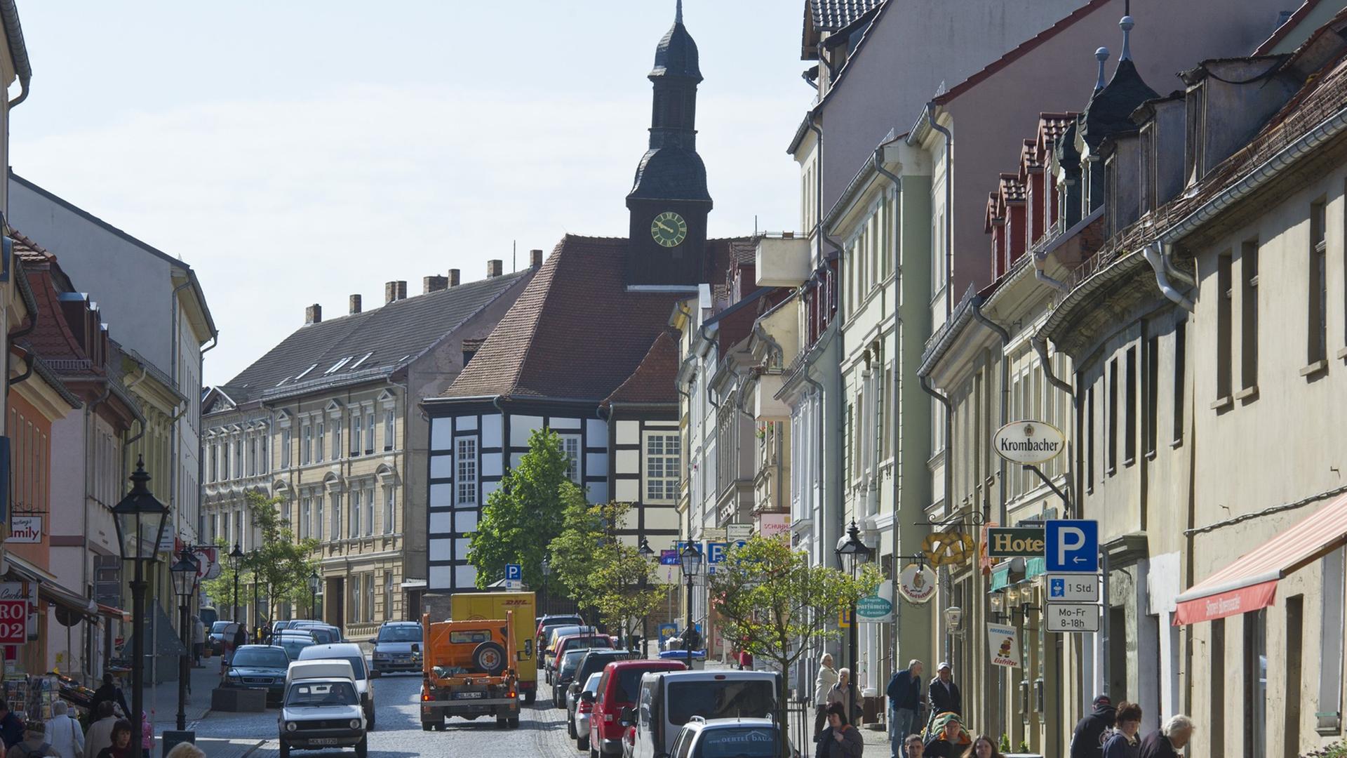Die Königsstraße der ostbrandenburgischen Kurstadt Bad Freienwalde (Märkisch-Oderland). Die Königsstraße der ostbrandenburgischen Kurstadt Bad Freienwalde (Märkisch-Oderland).