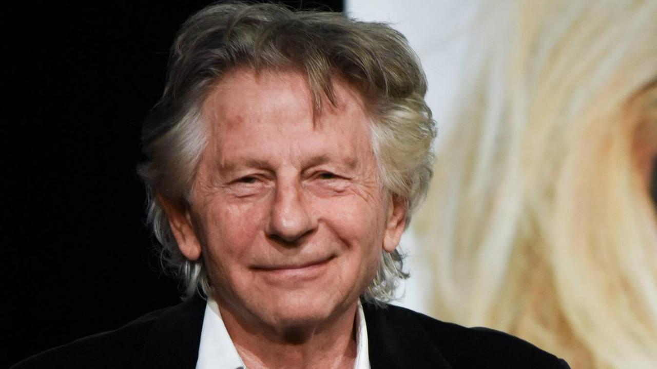 Roman Polanski lächelt freundlich in Richtung des Betrachters. Roman Polanski lächelt freundlich in Richtung des Betrachters.