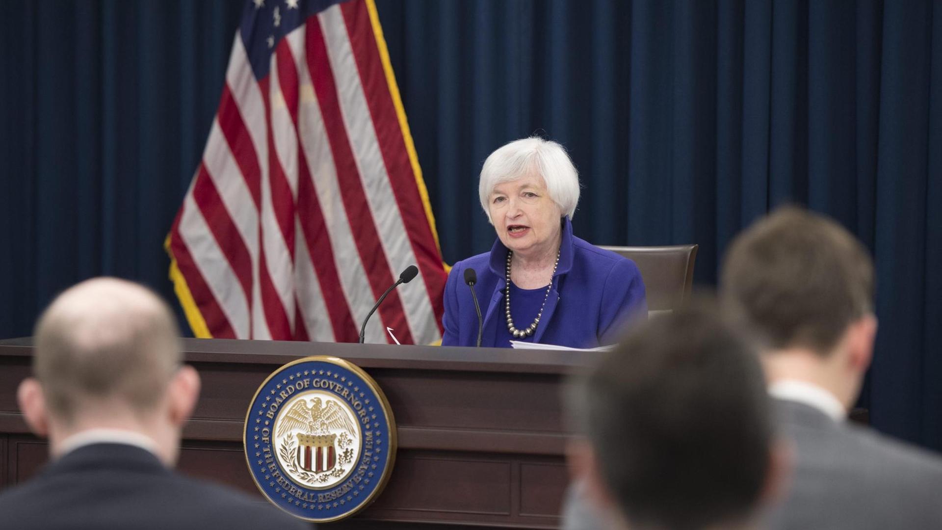 Die Präsidentin der US-Notenbank Fed, Janet Yellen, während einer Pressekonferenz. Die Präsidentin der US-Notenbank Fed, Janet Yellen, während einer Pressekonferenz.