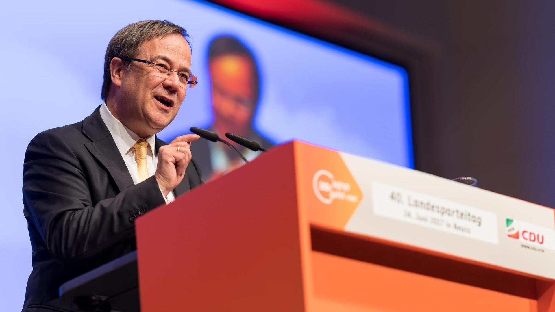 Der Vorsitzende der nordrhein-westfälischen CDU, Armin Laschet, spricht am 24.06.2017 in Neuss (Nordrhein-Westfalen) auf dem 40. Landesparteitag der nordrhein-westfälischen CDU. Der Vorsitzende der nordrhein-westfälischen CDU, Armin Laschet, spricht am 24.06.2017 in Neuss (Nordrhein-Westfalen) auf dem 40. Landesparteitag der nordrhein-westfälischen CDU.