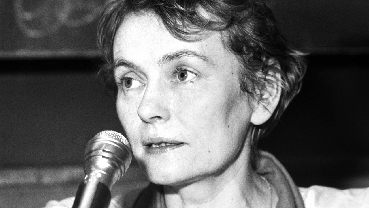 Bärbel Bohley, Mitbegründerin des Neuen Forums in der DDR, bei einer Diskussion in Wien am 24.11.1989