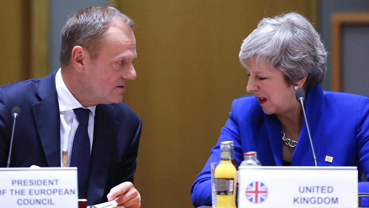 EU-Ratspräsident Donald Tusk und die britische Premierministerin Theresa May (25.11.2018). EU-Ratspräsident Donald Tusk und die britische Premierministerin Theresa May (25.11.2018).