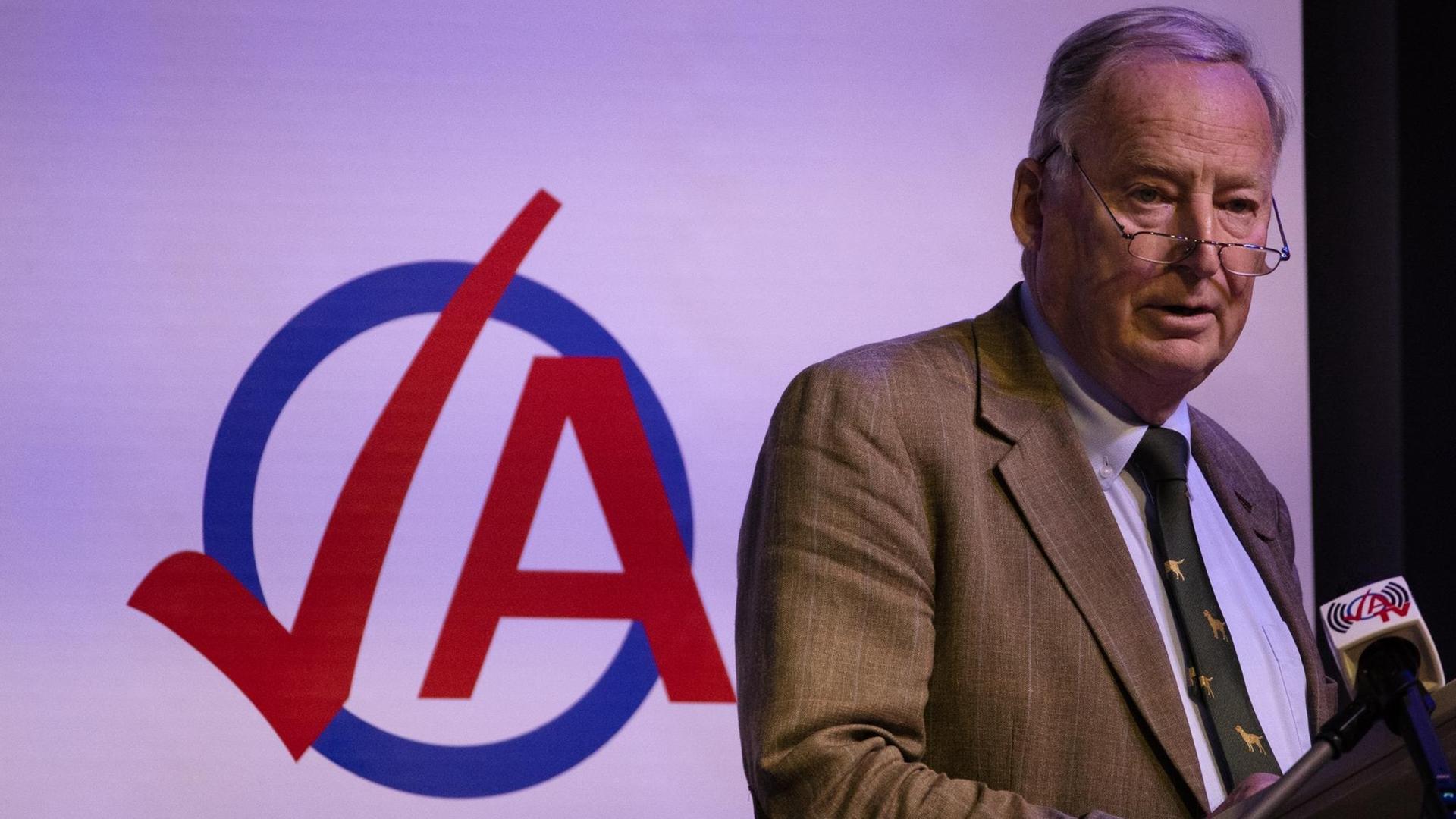Alexander Gauland (AFD), Fraktionsvorsitzender im Deutschen Bundestag spricht auf dem Bundeskongress der Jungen Alternative (JA) für Deutschland in Seebach/Thüringen. Alexander Gauland (AFD), Fraktionsvorsitzender im Deutschen Bundestag spricht auf dem Bundeskongress der Jungen Alternative (JA) für Deutschland in Seebach/Thüringen.