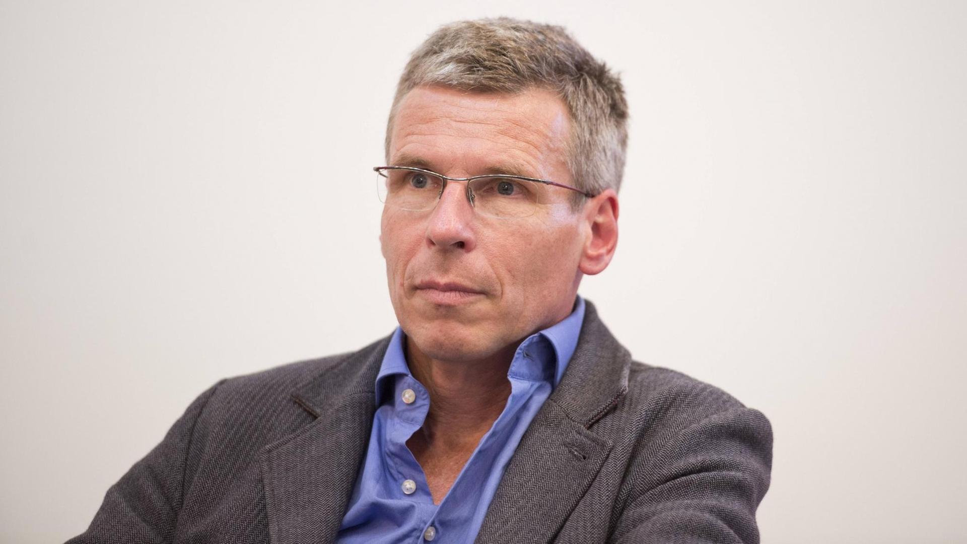 Der Journalist und Autor Jörg Magenau Der Journalist und Autor Jörg Magenau