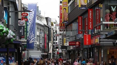 Die Einkaufsmeile Hohe Strasse fotografiert am Mittwoch (22.08.2012) in Köln.
