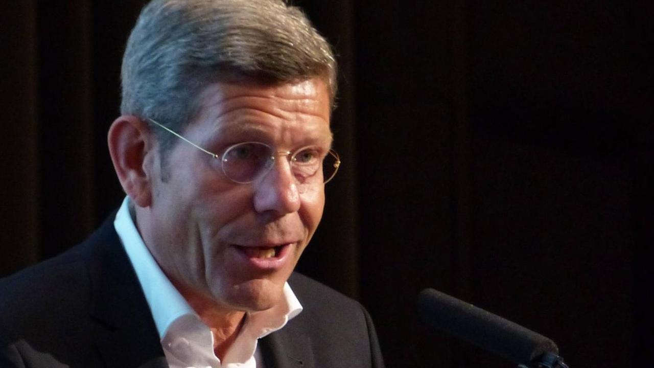 Ford-Chef Bernd Mattes spricht bei einer Vernastaltung am 8. Mai 2015. Ford-Chef Bernd Mattes spricht bei einer Vernastaltung am 8. Mai 2015.