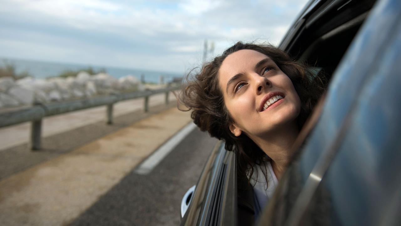 Szene aus "Der Himmel wird warten" von Marie-Castille Mention-Schaar: Sonia (Noémie Merlant) auf der Suche nach einem Weg zurück in ihr Leben. Szene aus "Der Himmel wird warten" von Marie-Castille Mention-Schaar: Sonia (Noémie Merlant) auf der Suche nach einem Weg zurück in ihr Leben.