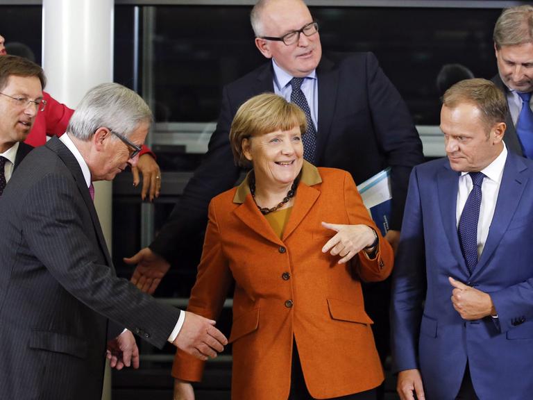 Teilnehmer des EU-Sondertreffens in Brüssel - mit Bundeskanzlerin Angela Merkel in der Mitte.