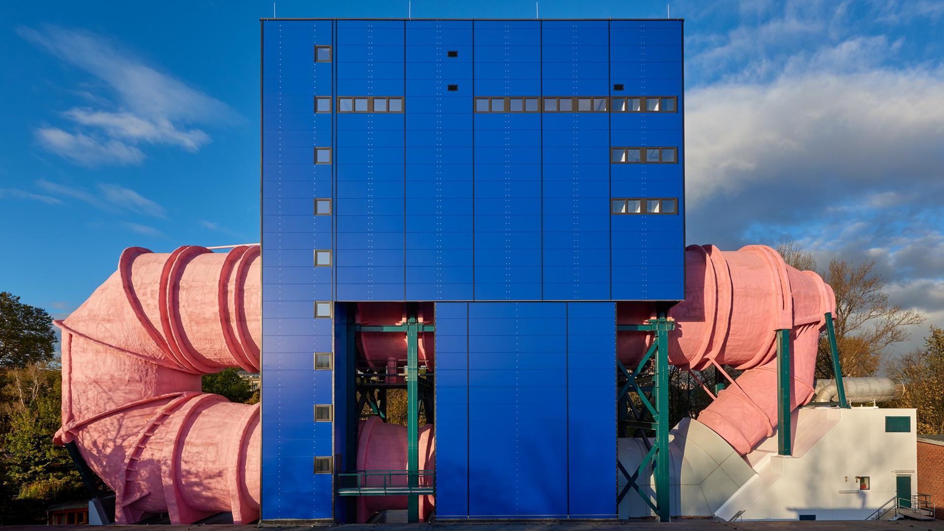 Der Berliner Umlauftank 2 in der Außenansicht. Der Berliner Umlauftank 2 in der Außenansicht.