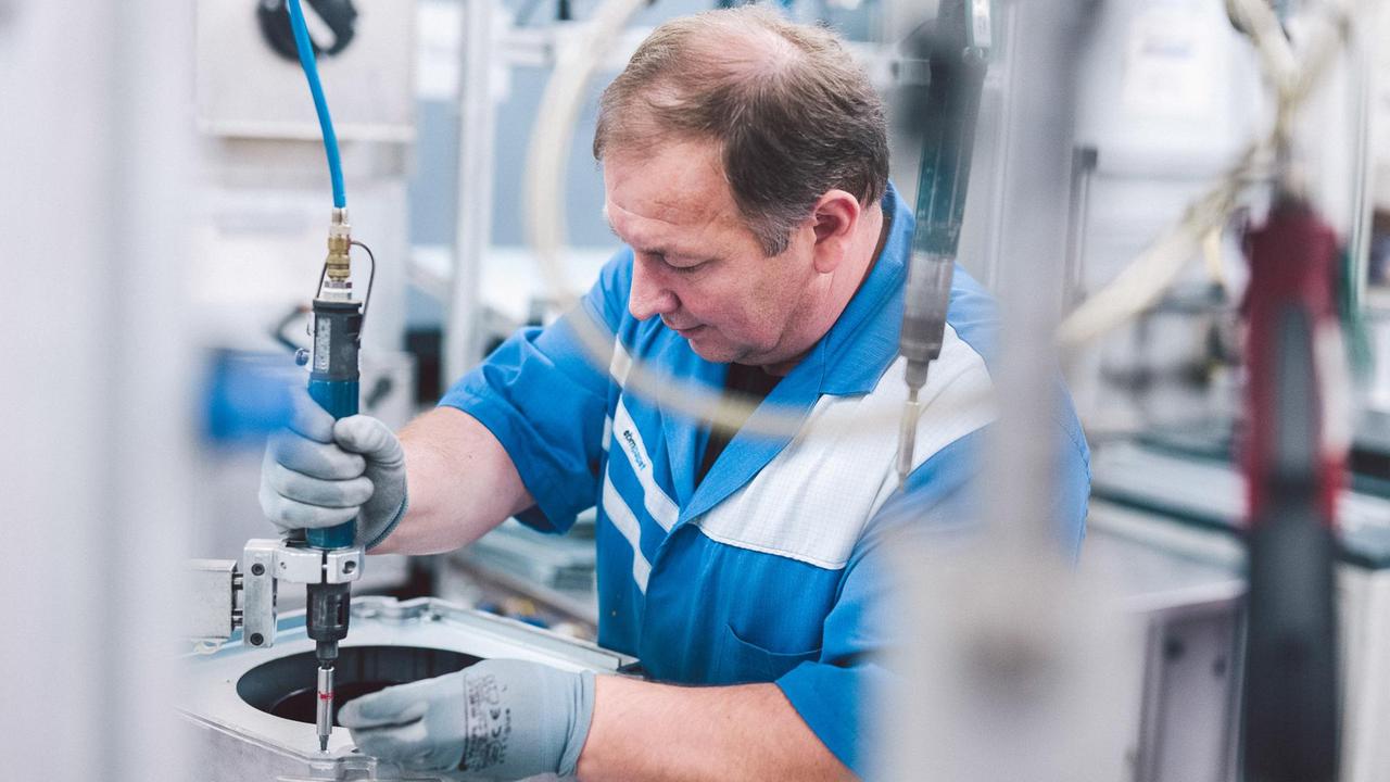 Bei ebm-papst werden Elektromotoren und Ventilatoren hergestellt. Bei ebm-papst werden Elektromotoren und Ventilatoren hergestellt.