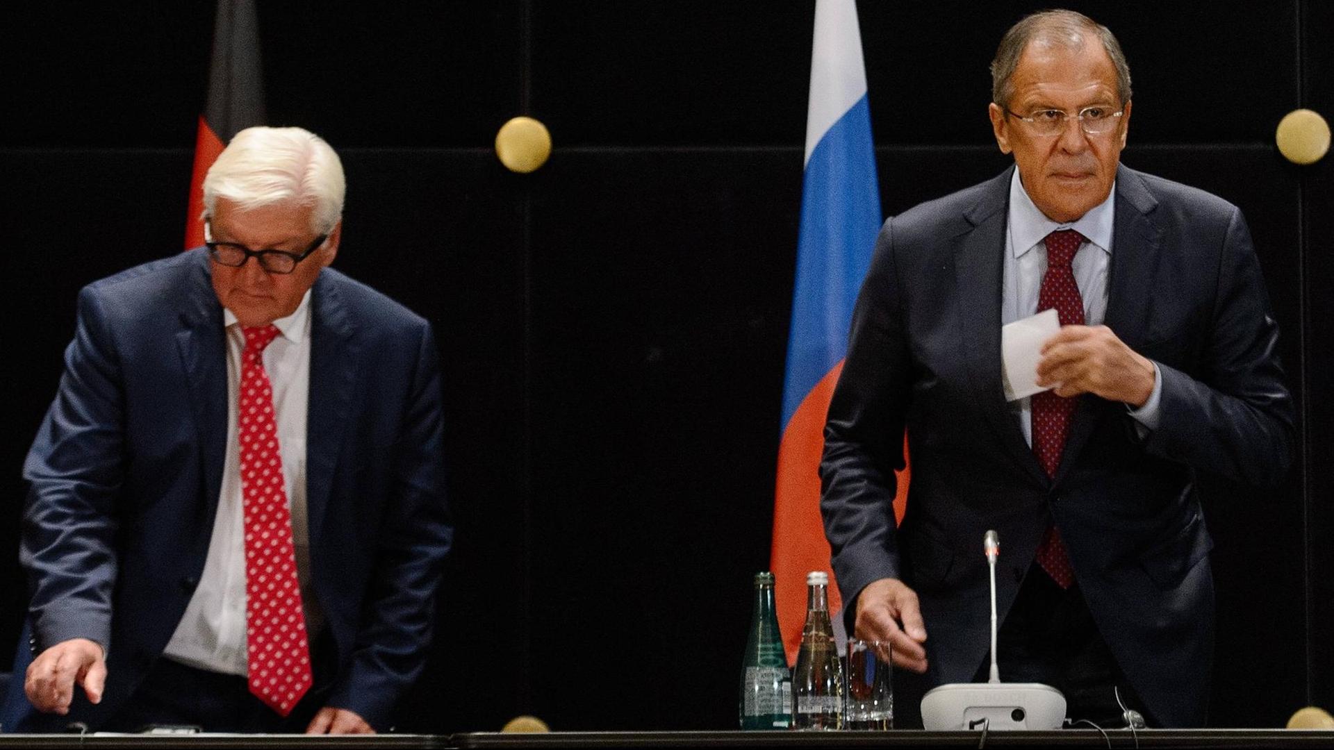 Bundesaußenminister Frank-Walter Steinmeier und sein russischer Amtskollege Sergei Lawrow in Jekaterinburg. Bundesaußenminister Frank-Walter Steinmeier und sein russischer Amtskollege Sergei Lawrow in Jekaterinburg.