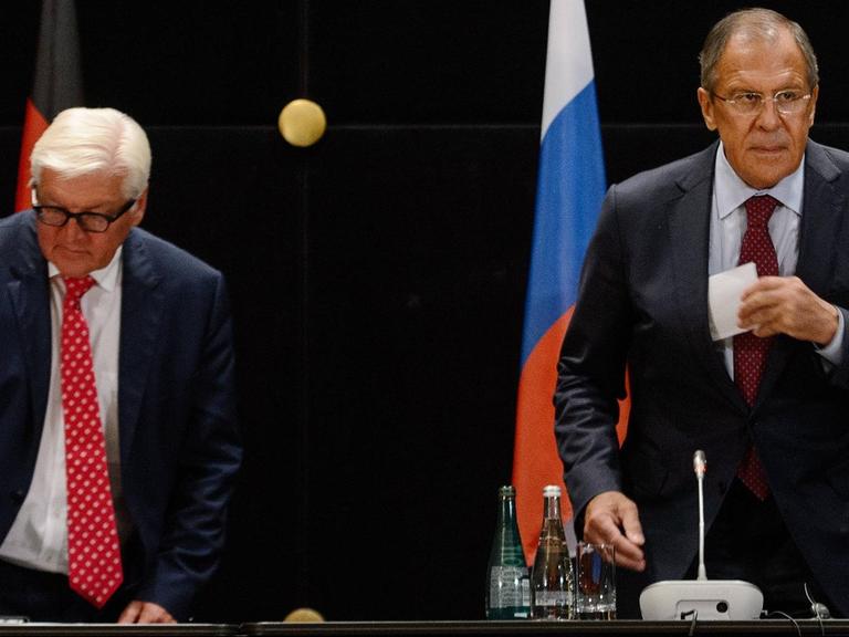 Bundesaußenminister Frank-Walter Steinmeier und sein russischer Amtskollege Sergei Lawrow in Jekaterinburg.