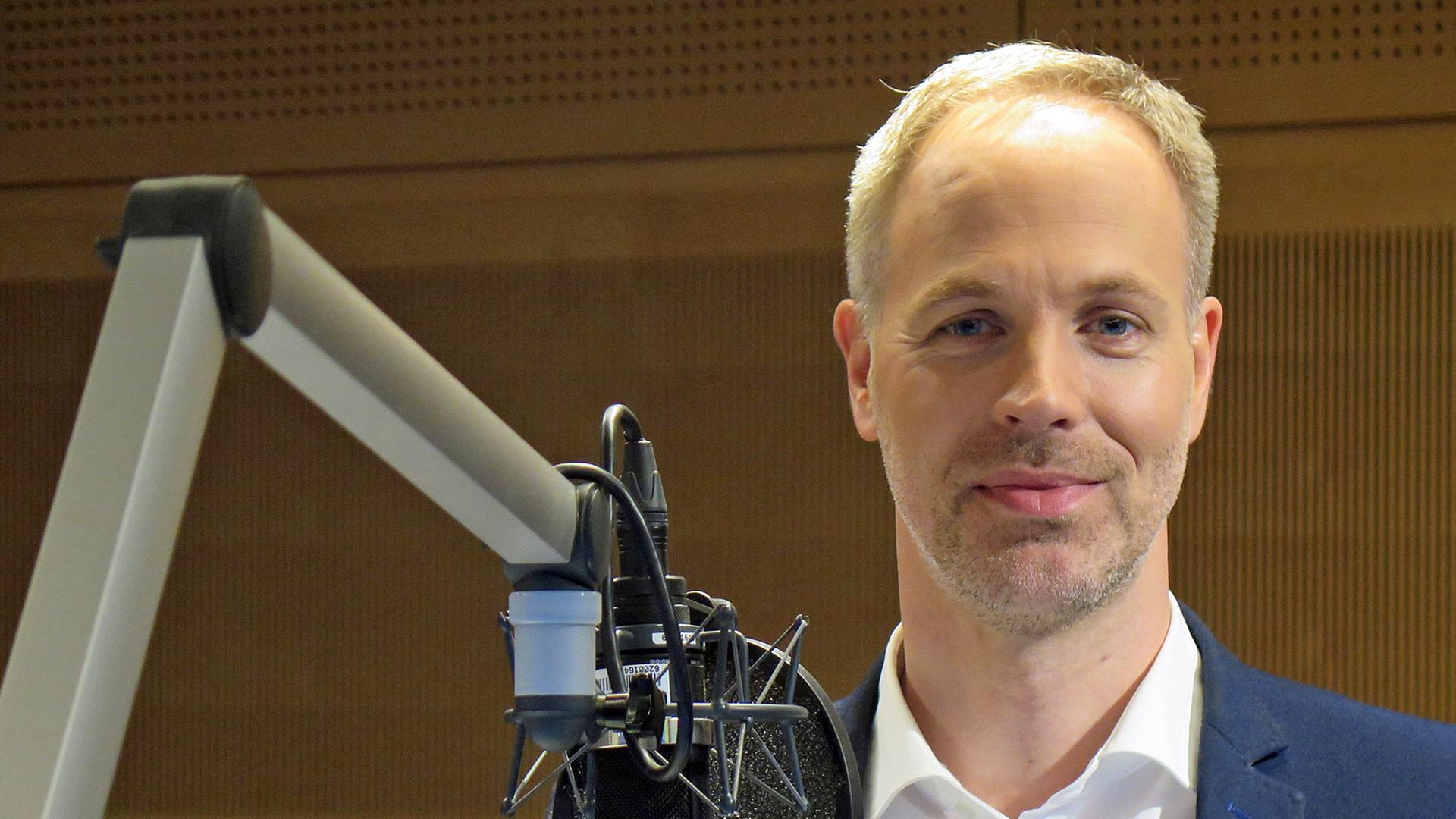 Sebastian Fiedler vom Bund Deutscher Kriminalbeamter im Deutschlandfunk-Studio. Sebastian Fiedler vom Bund Deutscher Kriminalbeamter im Deutschlandfunk-Studio.