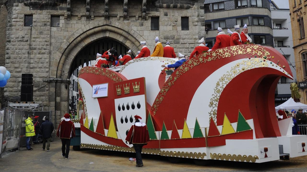 Das Foto zeigt einen Karnevals-Wagen in Köln.