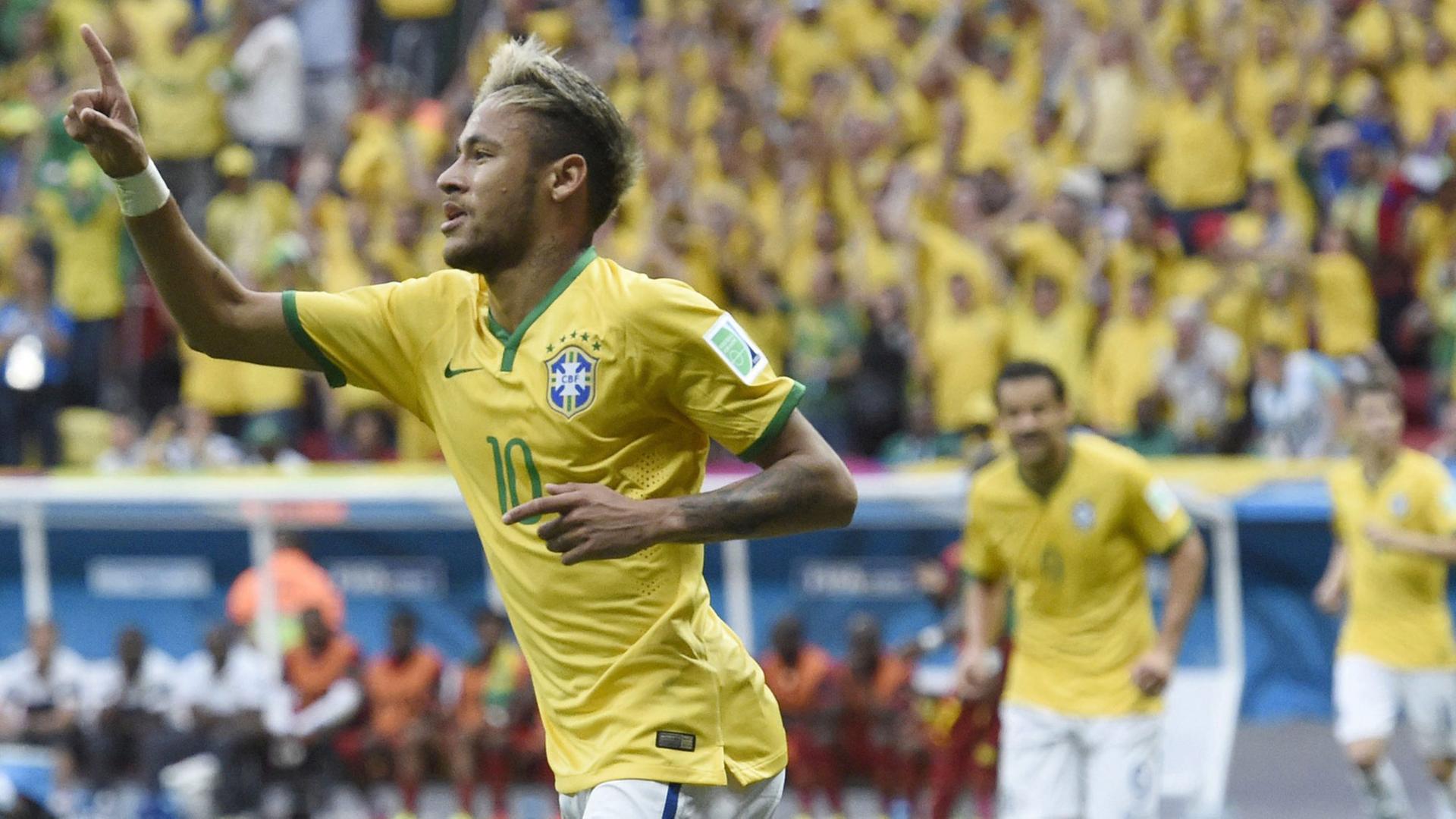 Brasiliens Weltklassestürmer Neymar freut sich beim 4:1 gegen Kamerun, dem dritten Vorrundenspiel seines Teams während der Fußball-WM 2014.