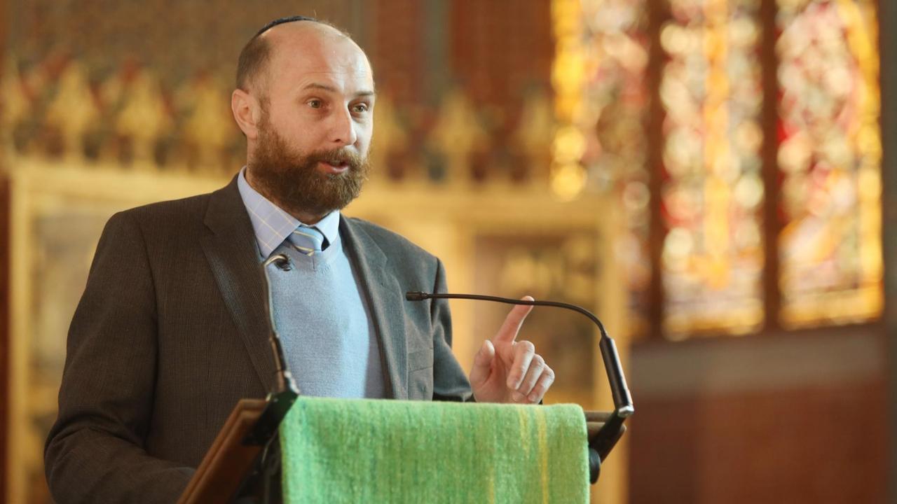 Yuriy Kadnykov spricht in der Universitätskirche Rostock. Yuriy Kadnykov spricht in der Universitätskirche Rostock.