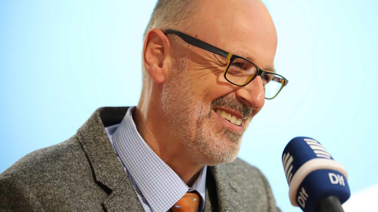 Frankfurter Buchmesse 2017: Peter Wohlleben spricht über sein neues Buch "Das geheime Netzwerk der Natur" (Ludwig Verlag) Frankfurter Buchmesse 2017: Peter Wohlleben spricht über sein neues Buch "Das geheime Netzwerk der Natur" (Ludwig Verlag)