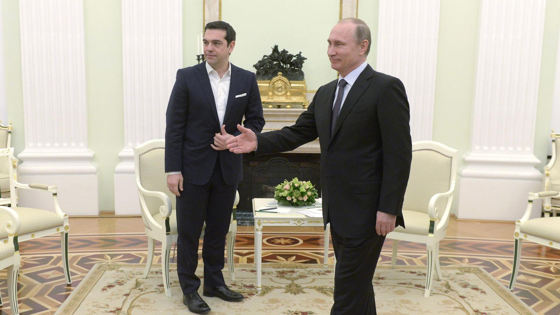 Der griechische Ministerpräsident Alexis Tsipras (l.) zu Gast beim russischen Präsidenten Wladimir Putin im Kreml. Der griechische Ministerpräsident Alexis Tsipras (l.) zu Gast beim russischen Präsidenten Wladimir Putin im Kreml.