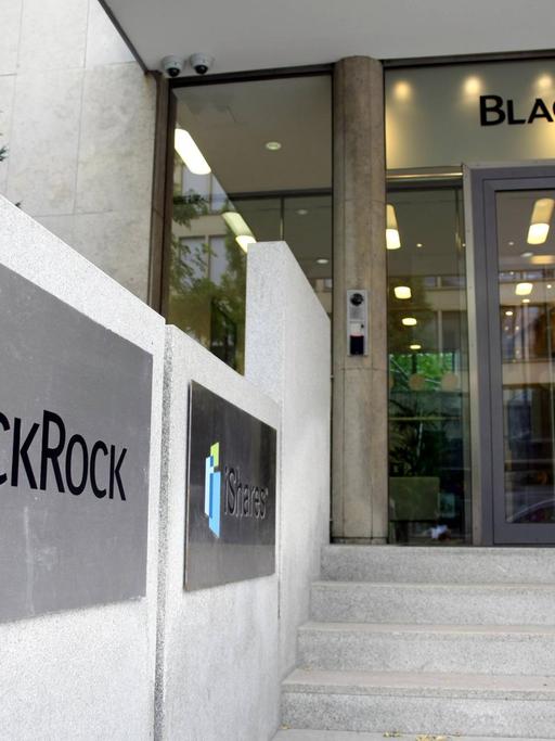 Am Haupteingang der Niederlassung in München steht der Schriftzug Blackrock