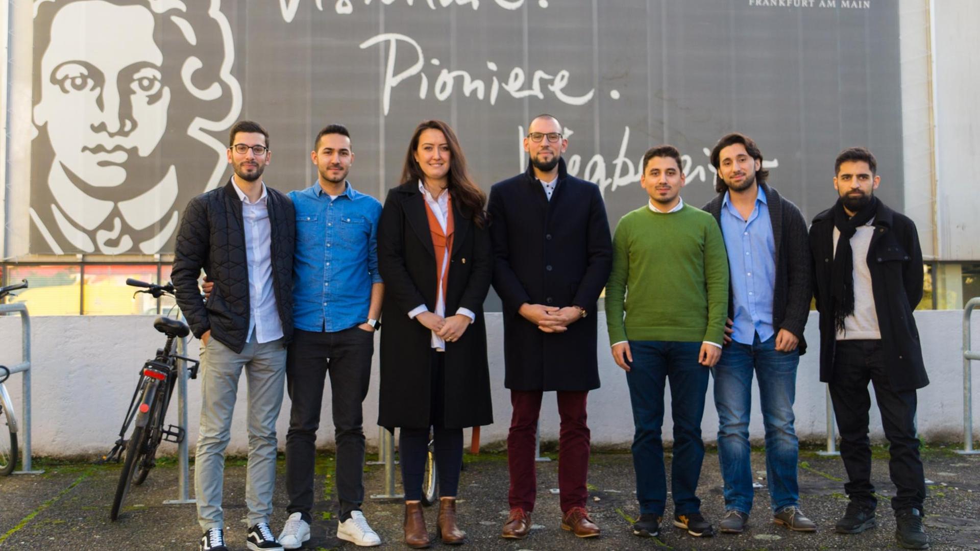Der Vorstand des Muslimischen Jugendwerks: İsmail Özkan, Taner Beklen, Sema Özdemir, Oğuz İslam, Muhammed Sönmez, Mehmet Parlak und Ersen Karabulut (v.l.n.r.) Der Vorstand des Muslimischen Jugendwerks: İsmail Özkan, Taner Beklen, Sema Özdemir, Oğuz İslam, Muhammed Sönmez, Mehmet Parlak und Ersen Karabulut (v.l.n.r.)