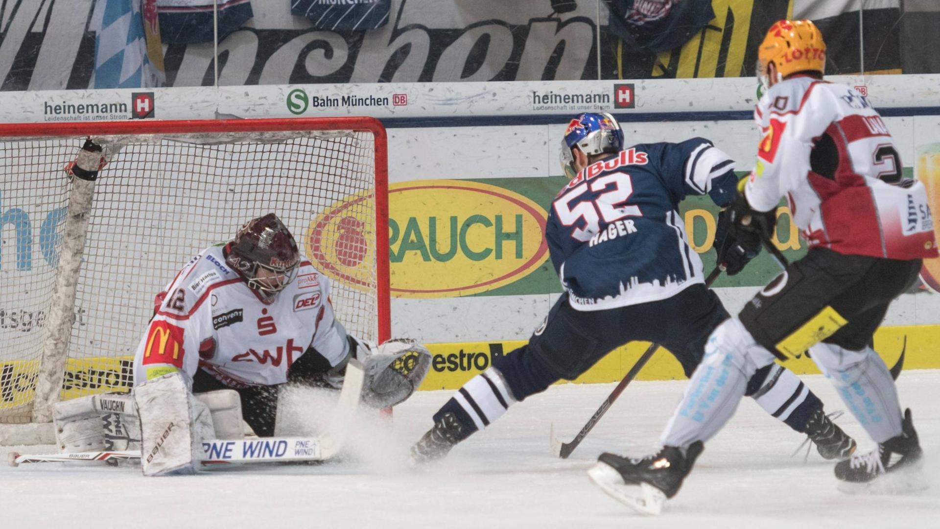 Spielszene aus den DEL-Playoffs: München gegen Bremerhaven Spielszene aus den DEL-Playoffs: München gegen Bremerhaven