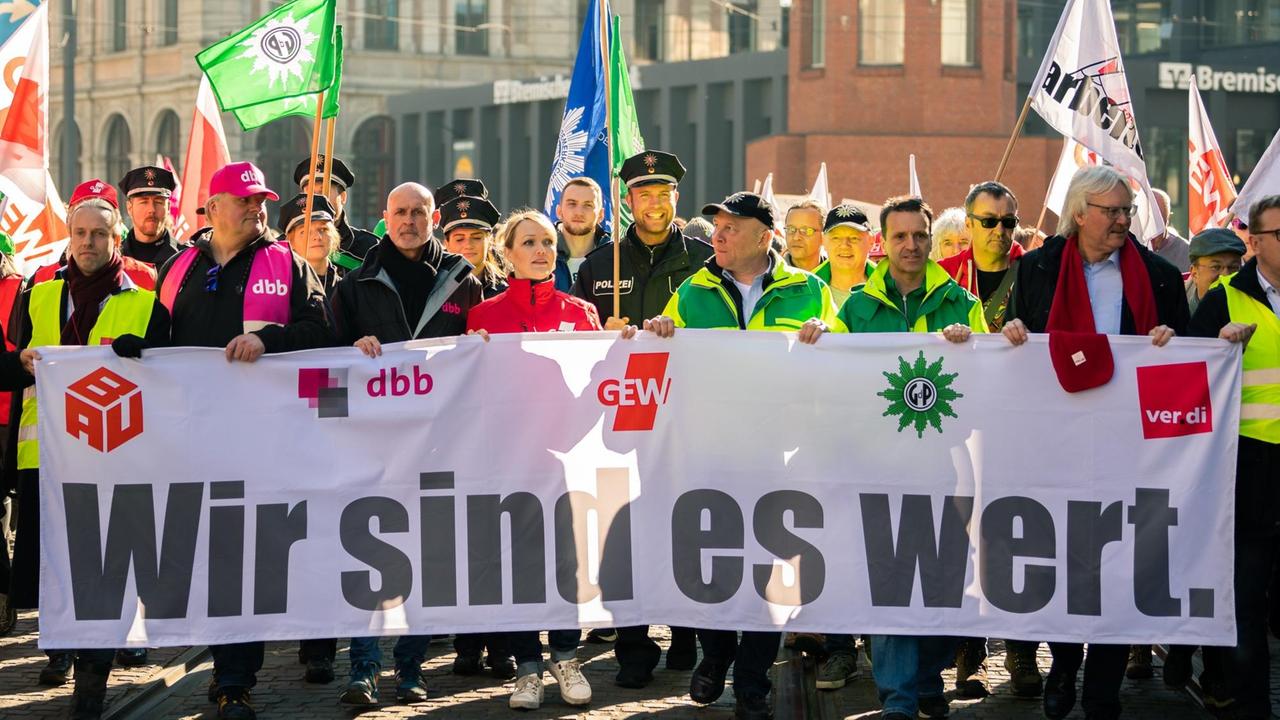 Öffentlicher Dienst - Bewegung Bei Der Tarifverhandlung Der Länder ...