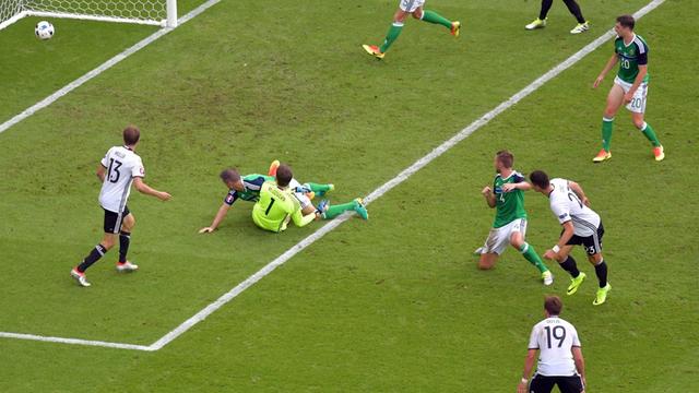 Mario Gomez erzielte das 1:0 im Gruppenspiel gegen Nordirland bei der Fußball-Europameisterschaft.