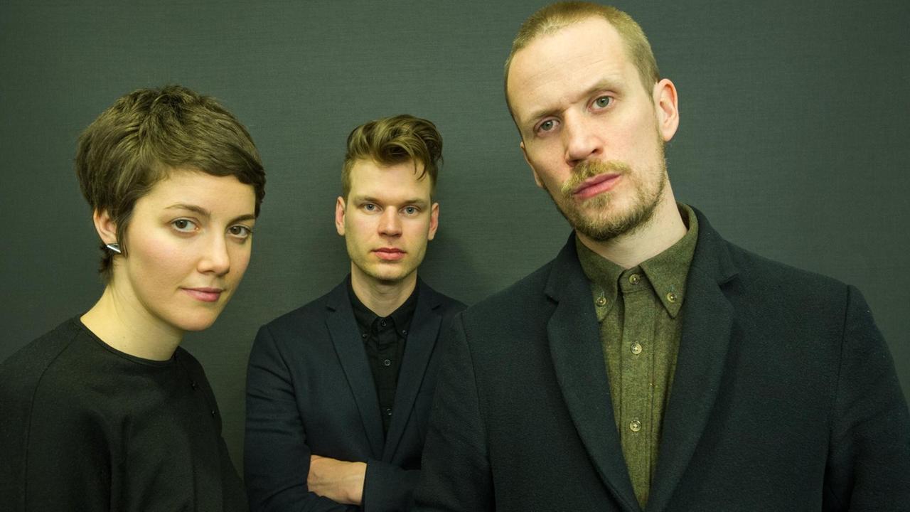 Trio mit Kaja Draksler (Piano), Petter Eldh (Kontrabass) und Christian Lillinger (Schlagzeug) Trio mit Kaja Draksler (Piano), Petter Eldh (Kontrabass) und Christian Lillinger (Schlagzeug)