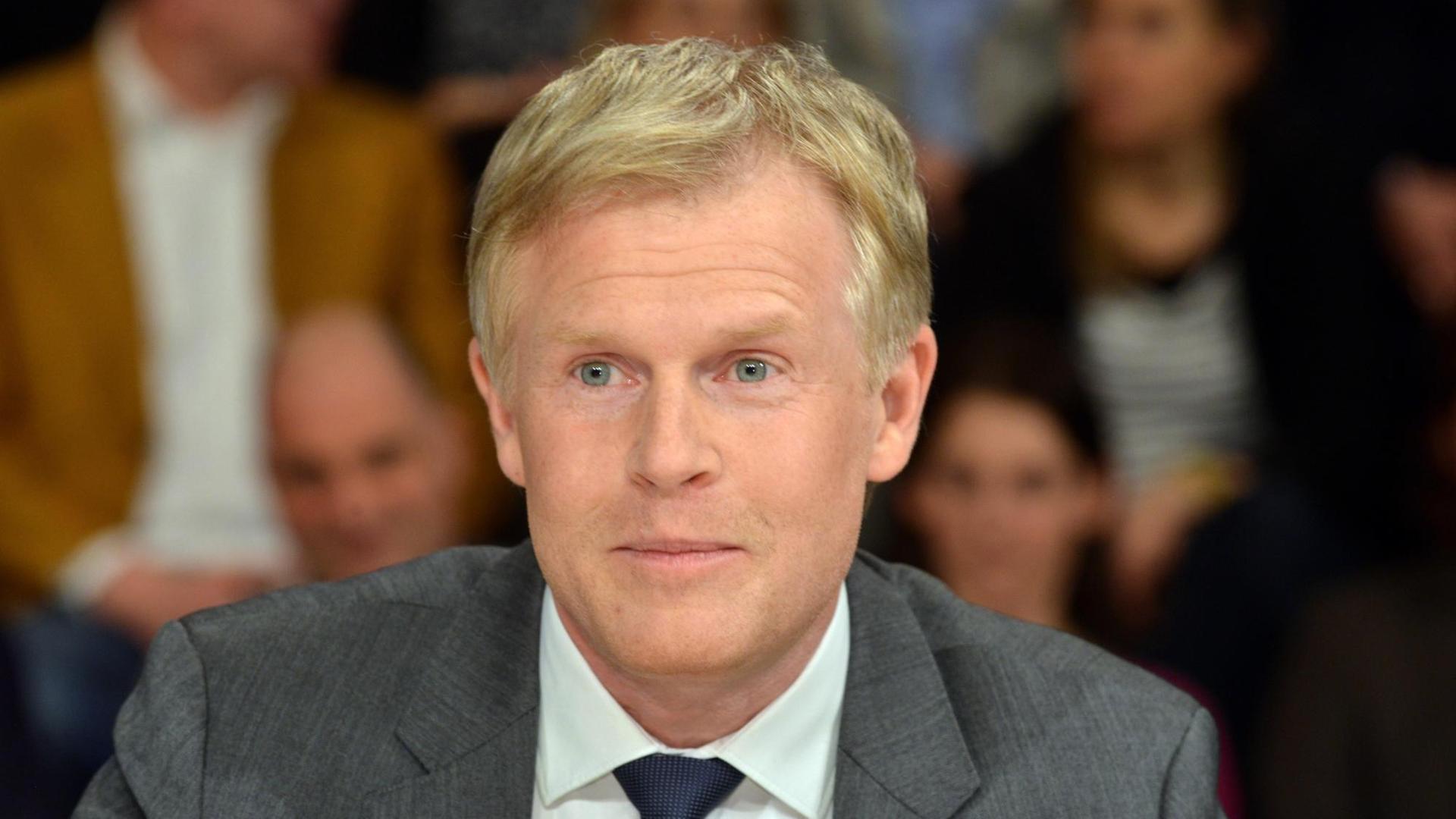 Henrik Enderlein, Regierungsberater und Professor für politische Ökonomie an der Herti School of Governance in Berlin, aufgenommen am 19.02.2015 während der ZDF-Talksendung "Maybrit Illner" zum Thema: "Athen gegen alle - scheitert der Euro?" im ZDF-Hauptstadtstudio im Berliner Zollernhof Unter den Linden. Henrik Enderlein, Regierungsberater und Professor für politische Ökonomie an der Herti School of Governance in Berlin, aufgenommen am 19.02.2015 während der ZDF-Talksendung "Maybrit Illner" zum Thema: "Athen gegen alle - scheitert der Euro?" im ZDF-Hauptstadtstudio im Berliner Zollernhof Unter den Linden.