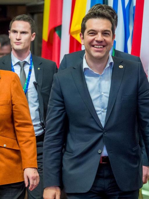 Bundeskanzlerin Merkel und der griechische Minsterpräsident Tsipras nach dem Gipfel in Brüssel