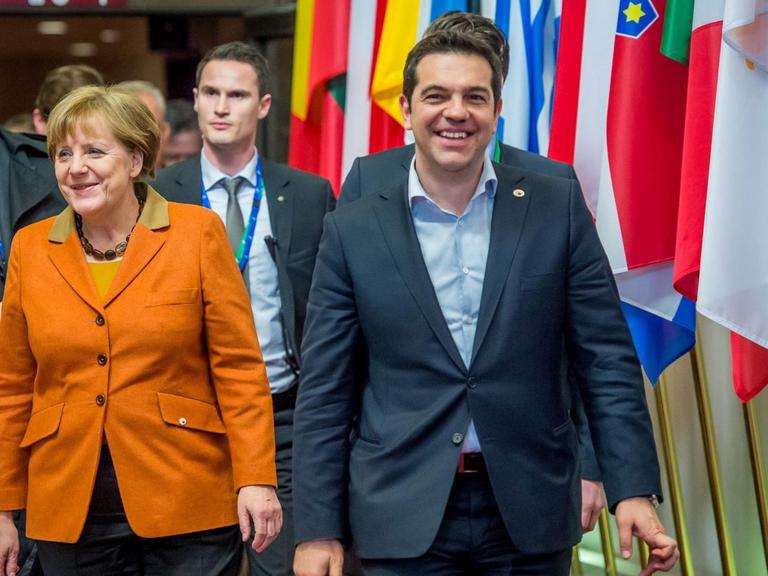 Bundeskanzlerin Merkel und der griechische Minsterpräsident Tsipras nach dem Gipfel in Brüssel