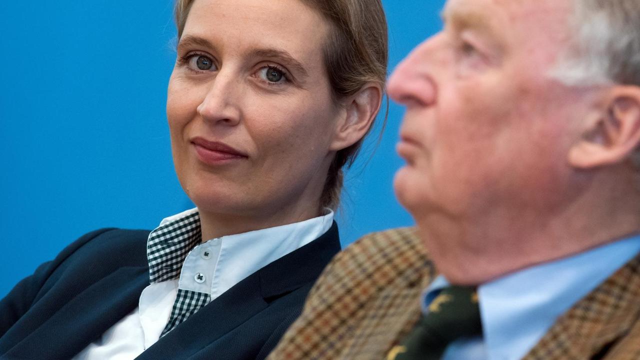 Bundestagswahl-Spitzenkandidaten der Partei Alternative für Deutschland (AfD) Alice Weidel (l), und Alexander Gauland, bei einer Pressekonferenz. Foto: Bernd von Jutrczenka/dpa | Verwendung weltweit Bundestagswahl-Spitzenkandidaten der Partei Alternative für Deutschland (AfD) Alice Weidel (l), und Alexander Gauland, bei einer Pressekonferenz. Foto: Bernd von Jutrczenka/dpa | Verwendung weltweit