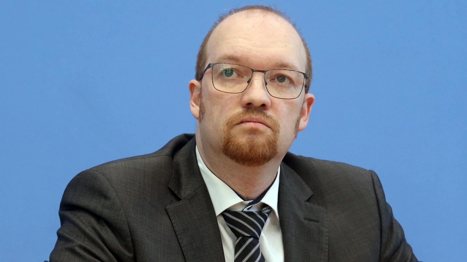 Berlin: Marcus Grotian, Vorsitzender des Patenschaftsnetzwerks Afghanische Ortskräfte, beantwortet vor der Bundespressekonferenz Fragen von Journalisten zur Lage der Ortskräfte in Afghanistan.
