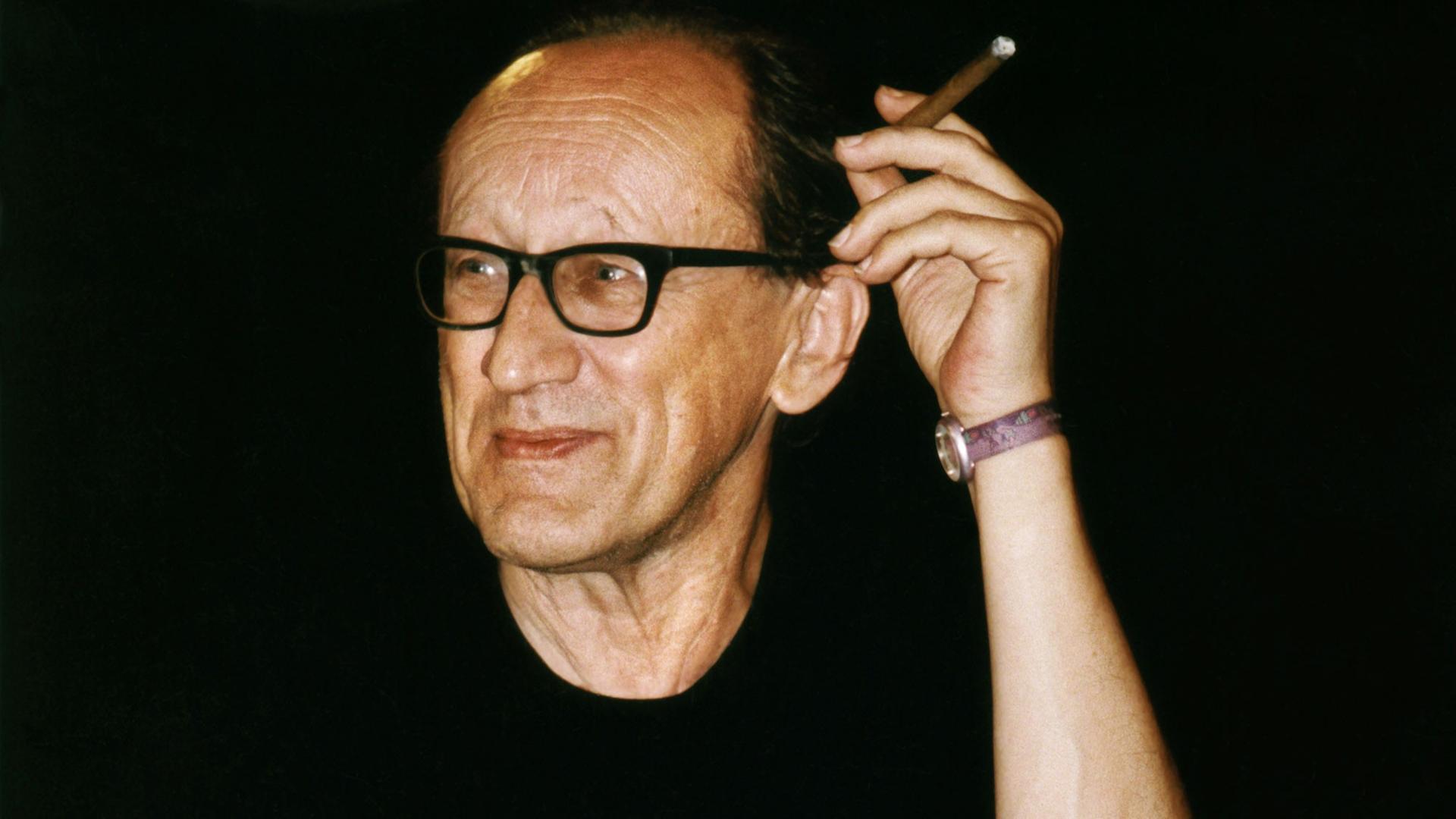 Der Dramatiker Heiner Müller. Der DDR-Schriftsteller und Dramaturg Heiner Müller, aufgenommen Ende August 1995 auf dem Helsinki Festival. Das Berliner Ensemble Theater führte dort sein Stück "Quartett" auf. Der Dramatiker Heiner Müller. Der DDR-Schriftsteller und Dramaturg Heiner Müller, aufgenommen Ende August 1995 auf dem Helsinki Festival. Das Berliner Ensemble Theater führte dort sein Stück "Quartett" auf.