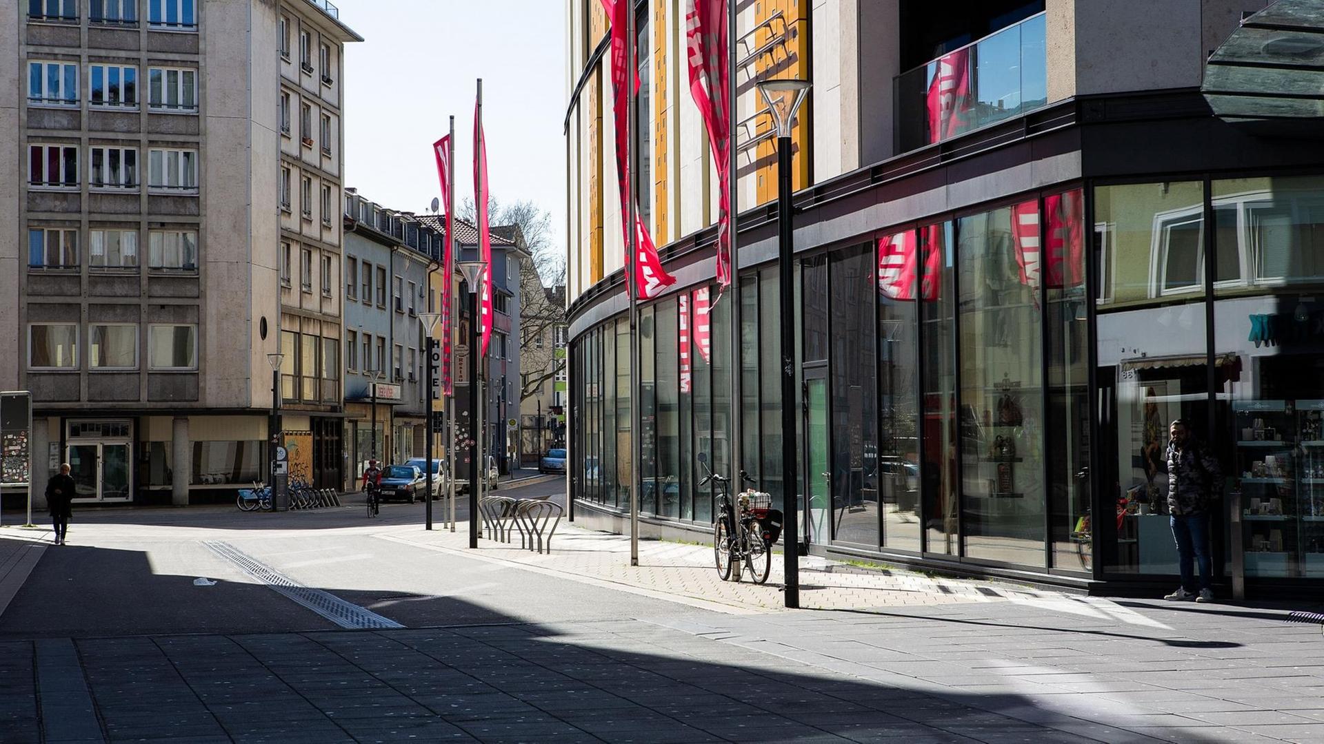 Leere Einkaufsstraßen in Kaiserslautern, verwaiste Innenstadt Leere Einkaufsstraßen in Kaiserslautern, verwaiste Innenstadt