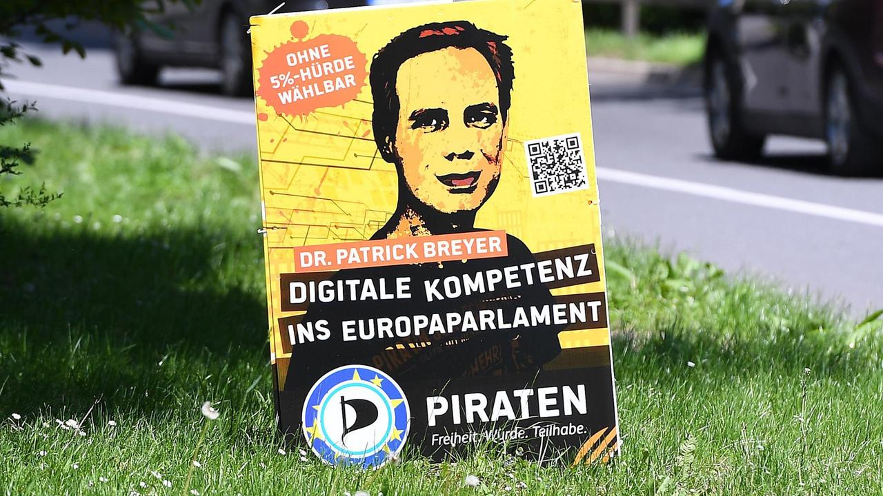 Ein Wahlplakat der Piratenpartei Deutschland Dr. Patrick Breyer Digitale Kompetenz ins Europaparlament 