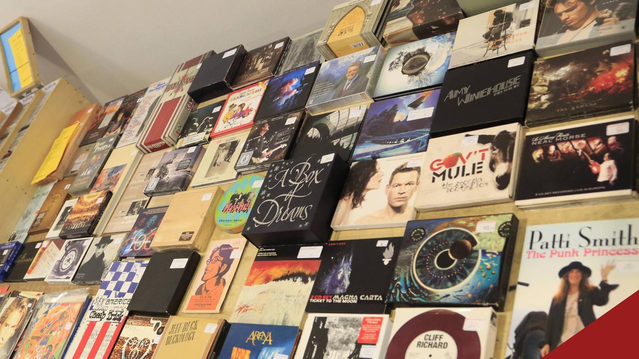 Ein Platten-Verkaufsstand auf einer Musikmesse Ein Platten-Verkaufsstand auf einer Musikmesse