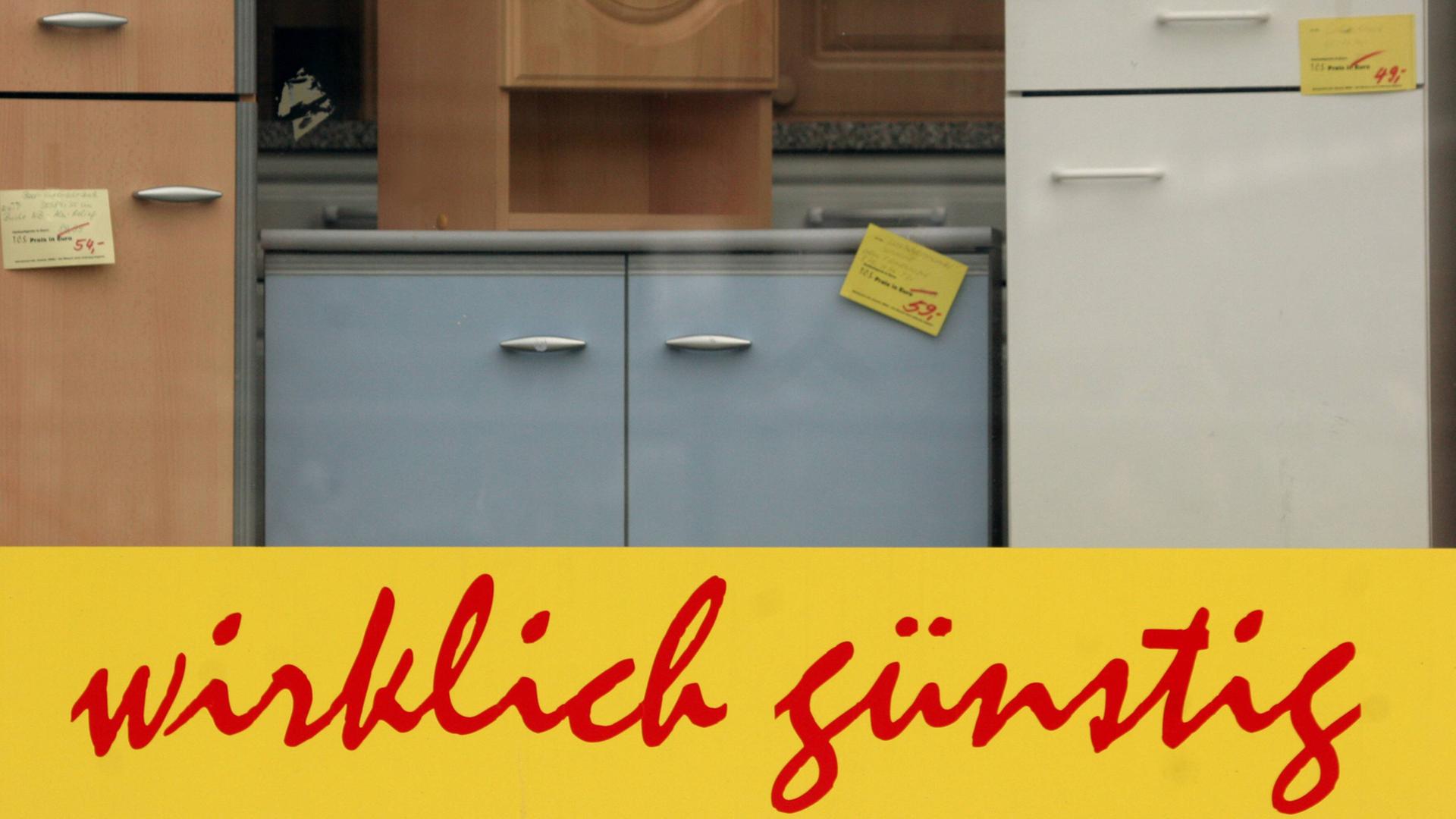 Sonderangebote in einem Möbelgeschäft. Sonderangebote in einem Möbelgeschäft.