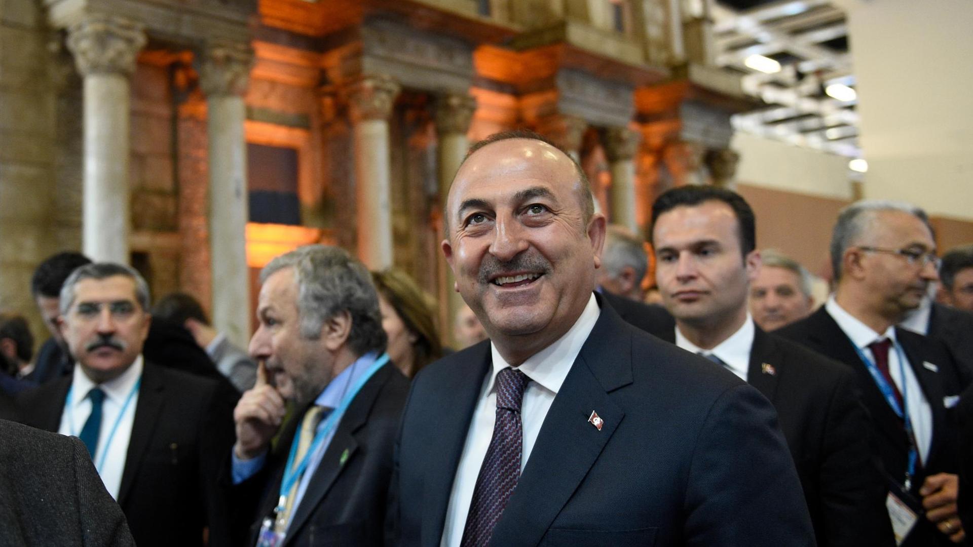 Der türkische Außenministers Mevlüt Cavusoglu bein einem Besuch der Internationalen Tourismus-Börse in Berlin 2017 Der türkische Außenministers Mevlüt Cavusoglu bein einem Besuch der Internationalen Tourismus-Börse in Berlin 2017