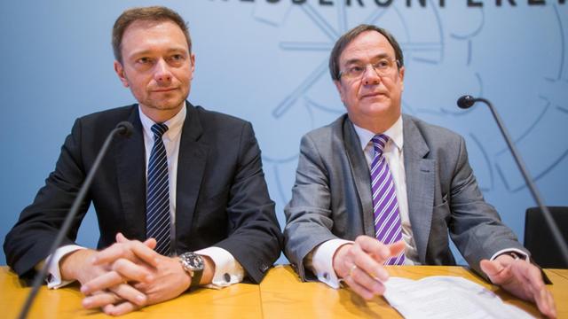 Christian Linder (FDP) und Armin Laschet (CDU) geben eine Pressekonferenz