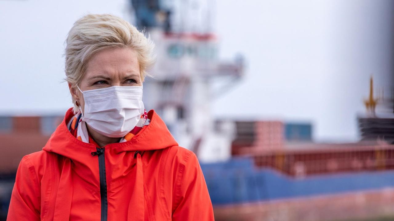 Manuela Schwesig (SPD), Ministerpräsidentin von Mecklenburg-Vorpommern, im Hafen von Mukran Manuela Schwesig (SPD), Ministerpräsidentin von Mecklenburg-Vorpommern, im Hafen von Mukran