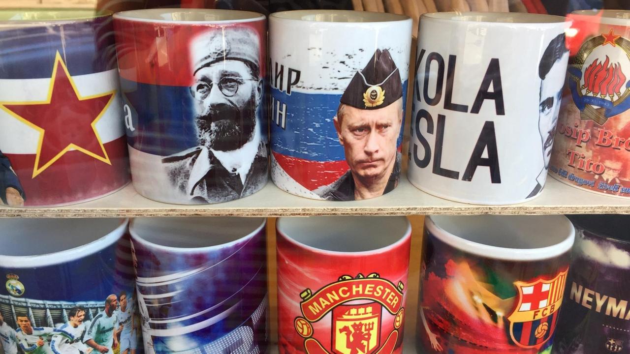 Trinkbecher mit Putin: Der russische Präsident wird in Serbien von vielen verehrt. Trinkbecher mit Putin: Der russische Präsident wird in Serbien von vielen verehrt.