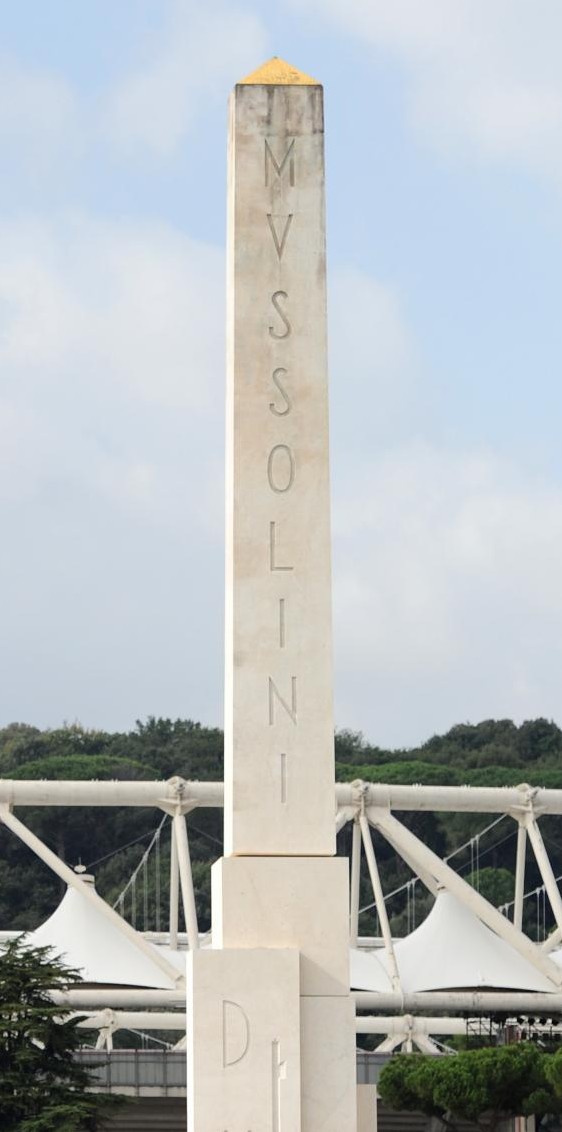 Der Mussolini-Obelisk vor dem Olympiastadion in Rom. Der Mussolini-Obelisk vor dem Olympiastadion in Rom.