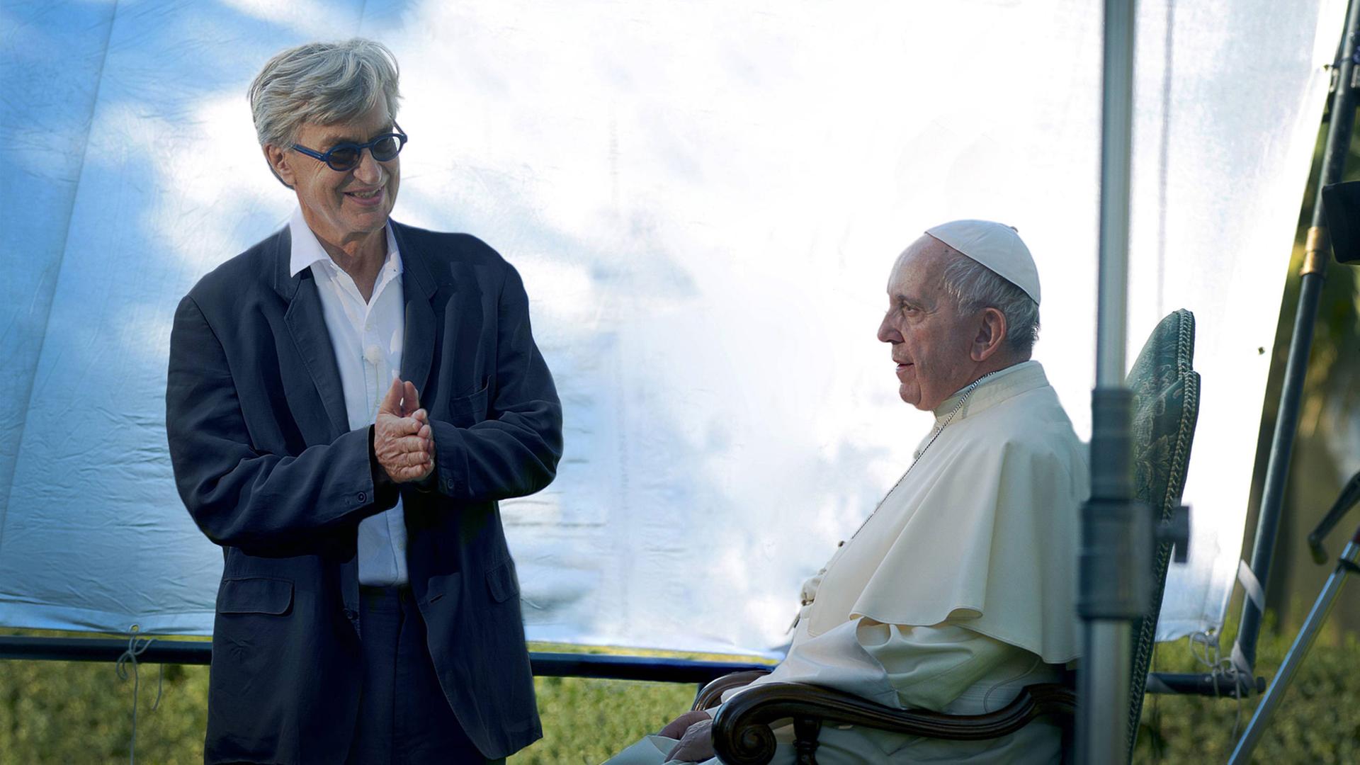 Regisseur Wim Wenders und sein Protagonist Papst Franziskus in dem Film "Papst Franziskus – Ein Mann seines Wortes" Regisseur Wim Wenders und sein Protagonist Papst Franziskus in dem Film "Papst Franziskus – Ein Mann seines Wortes"