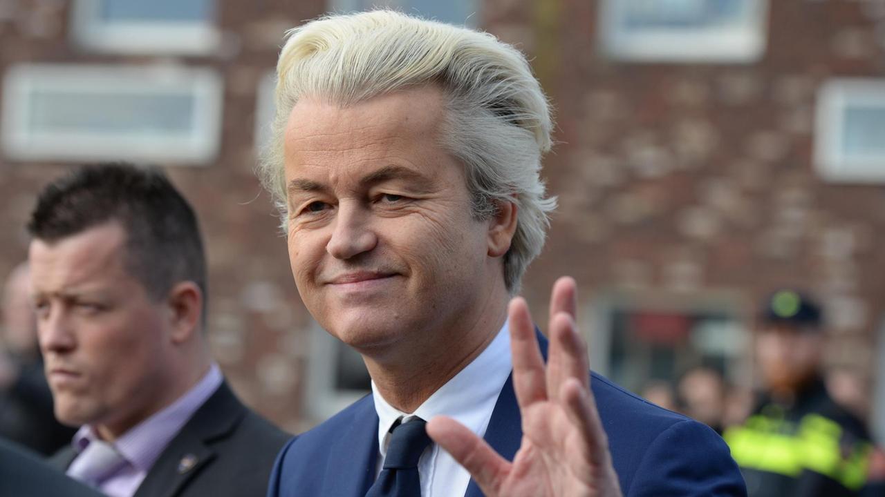 Der Rechtspopulist Geert Wilders verlässt am 15.03.2017 ein Wahllokal in Den Haag (Niederlande) . 