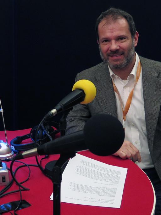 Holger Hettinger in einem der Berlinale-Studios von Deutschlandradio Kultur
