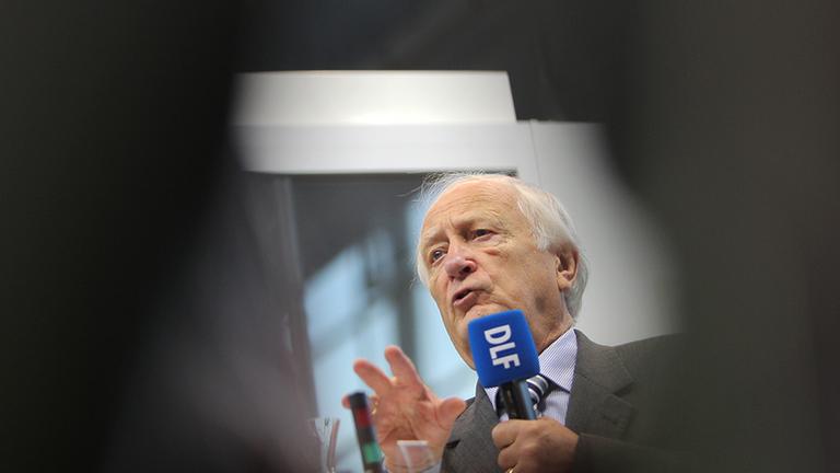 Heinrich August Winkler am Deutschlandradio-Stand auf der Frankfurter Buchmesse Heinrich August Winkler am Deutschlandradio-Stand auf der Frankfurter Buchmesse
