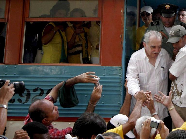 Der Nobelpreisträger für Literatur García Márquez besucht am 30. Mai 2007 die Stadt Aracataca in Kolumbien. Die Anwohner feiern seine Ankunft.